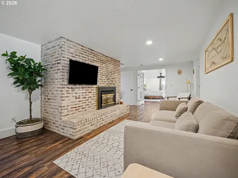 907 SW Halsey Street Troutdale OR 97060