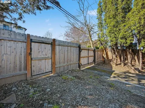 907 SW Halsey Street Troutdale OR 97060