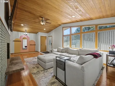 907 SW Halsey Street Troutdale OR 97060
