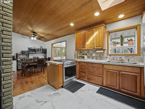 907 SW Halsey Street Troutdale OR 97060