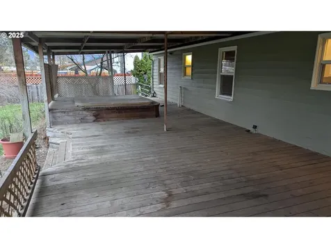 688 32nd Street Springfield OR 97478