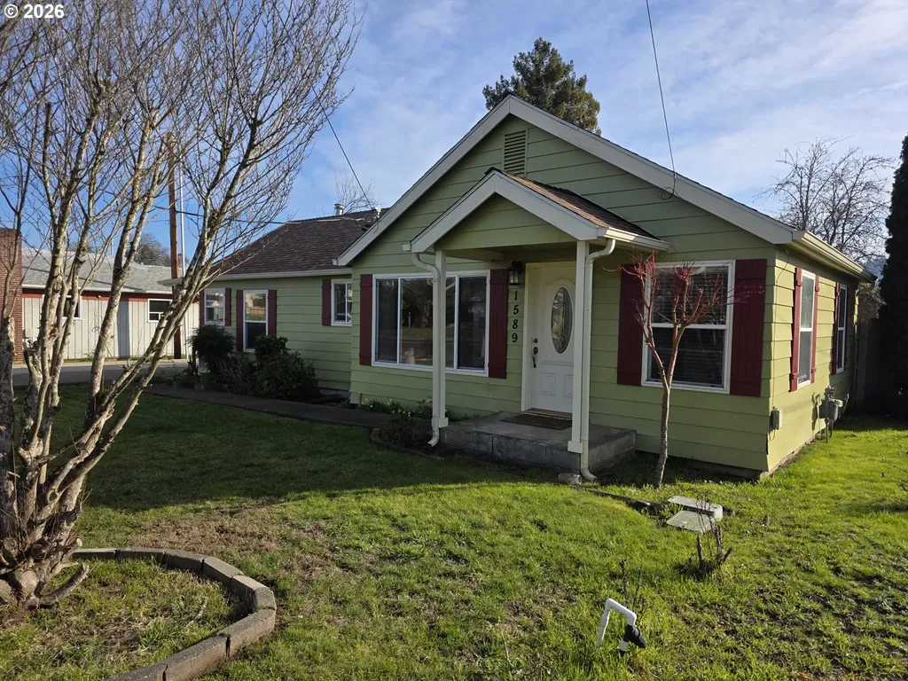 1589 NW Calkins Avenue Roseburg OR 97471