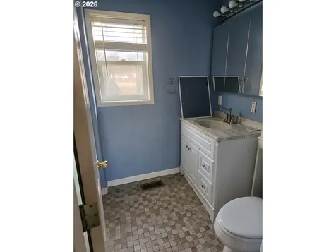 1589 NW Calkins Avenue Roseburg OR 97471