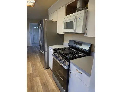 1589 NW Calkins Avenue Roseburg OR 97471