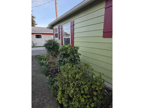 1589 NW Calkins Avenue Roseburg OR 97471
