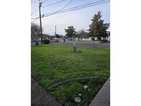 1589 NW Calkins Avenue Roseburg OR 97471