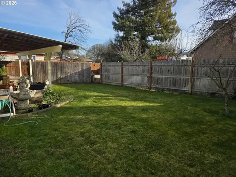 1589 NW Calkins Avenue Roseburg OR 97471