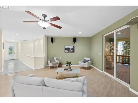 243 W Street James Place Longview WA 98632