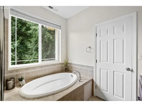243 W Street James Place Longview WA 98632