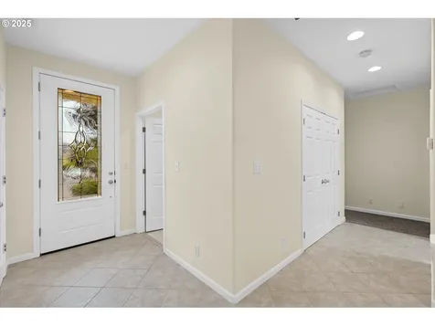 243 W Street James Place Longview WA 98632