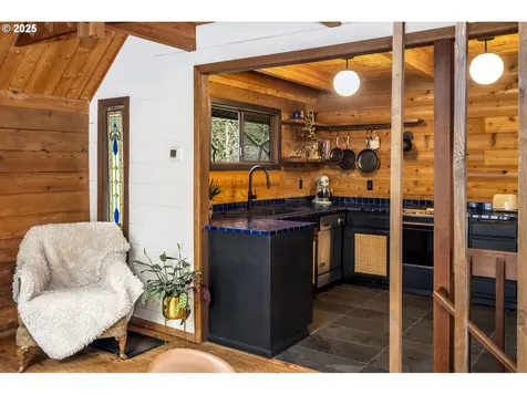 8737 SW 46th Avenue Portland OR 97219