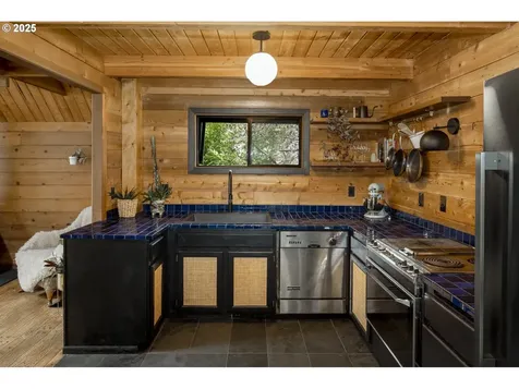 8737 SW 46th Avenue Portland OR 97219