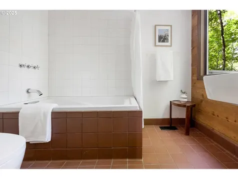 8737 SW 46th Avenue Portland OR 97219