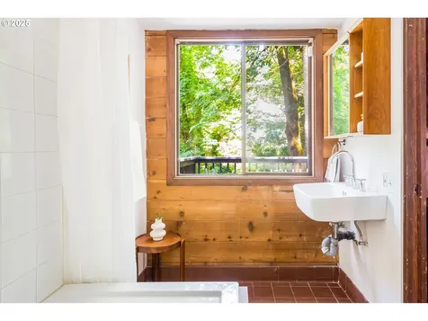 8737 SW 46th Avenue Portland OR 97219