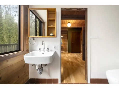 8737 SW 46th Avenue Portland OR 97219
