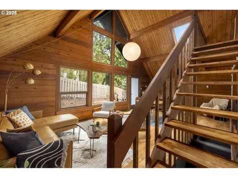8737 SW 46th Avenue Portland OR 97219