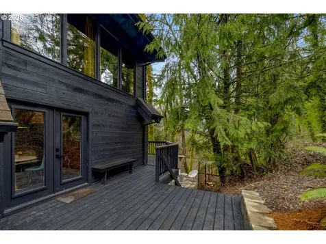 8737 SW 46th Avenue Portland OR 97219