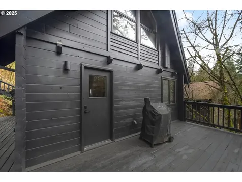 8737 SW 46th Avenue Portland OR 97219
