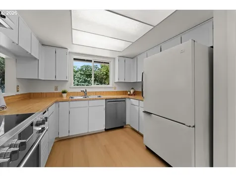 12025 SW Springwood Drive Portland OR 97223