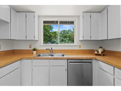 12025 SW Springwood Drive Portland OR 97223
