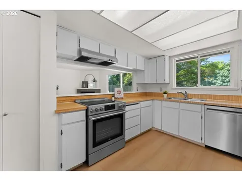 12025 SW Springwood Drive Portland OR 97223