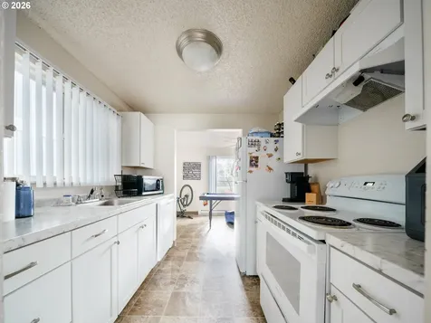 340 S Locust Street Canby OR 97013