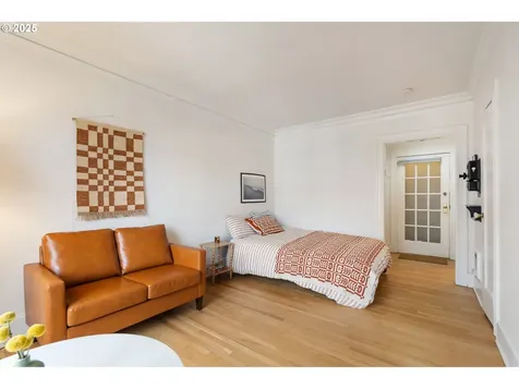 1811 NW Couch Street Portland OR 97209