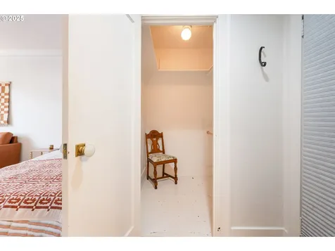 1811 NW Couch Street Portland OR 97209
