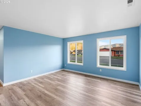 3220 Midway Road Hood River OR 97031