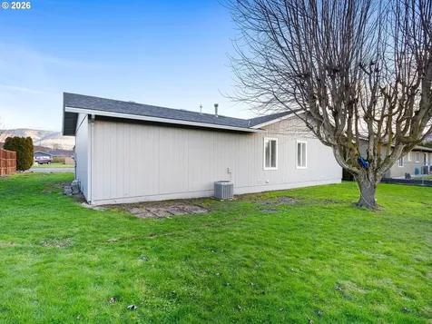 3220 Midway Road Hood River OR 97031