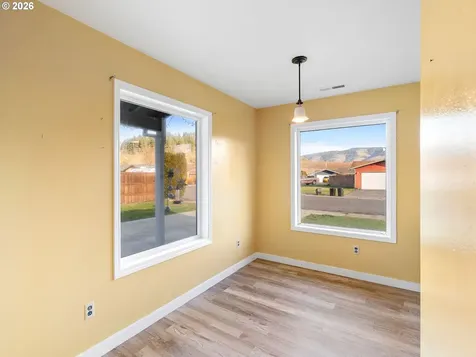 3220 Midway Road Hood River OR 97031