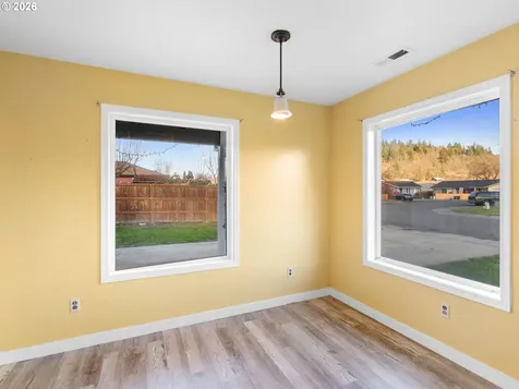3220 Midway Road Hood River OR 97031