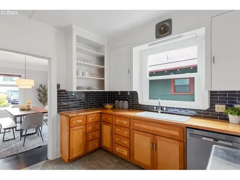 320 NE 75th Avenue Portland OR 97213