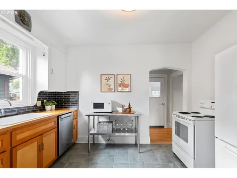 320 NE 75th Avenue Portland OR 97213