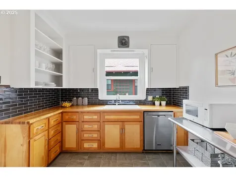 320 NE 75th Avenue Portland OR 97213