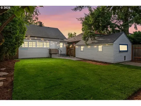 320 NE 75th Avenue Portland OR 97213