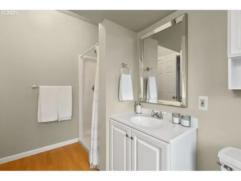 320 NE 75th Avenue Portland OR 97213
