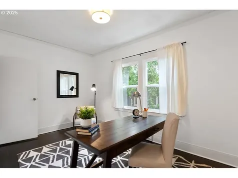 320 NE 75th Avenue Portland OR 97213
