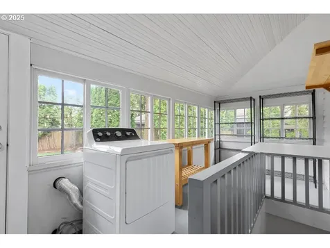 320 NE 75th Avenue Portland OR 97213