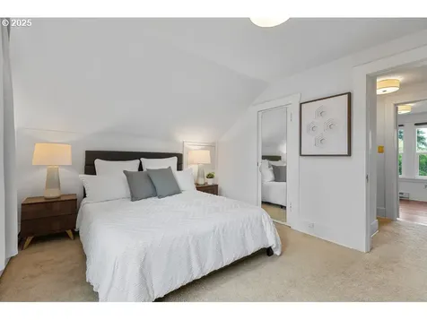 320 NE 75th Avenue Portland OR 97213