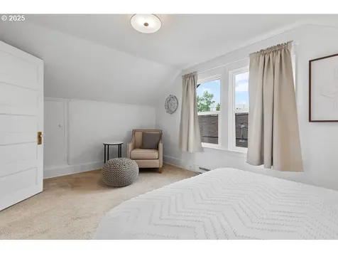 320 NE 75th Avenue Portland OR 97213