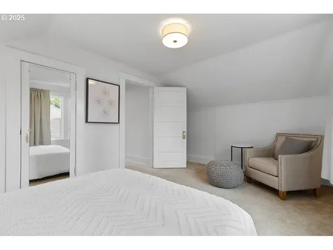 320 NE 75th Avenue Portland OR 97213