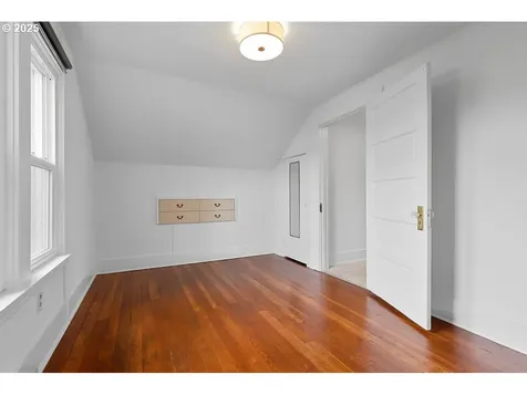 320 NE 75th Avenue Portland OR 97213