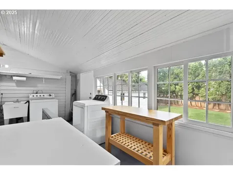 320 NE 75th Avenue Portland OR 97213