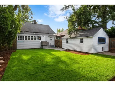 320 NE 75th Avenue Portland OR 97213