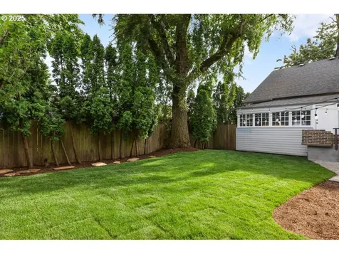 320 NE 75th Avenue Portland OR 97213