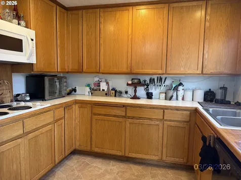 456 N Cammann Street Coos Bay OR 97420