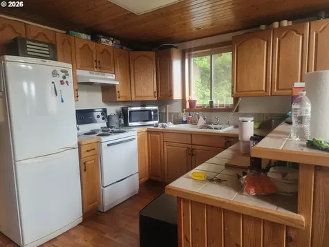 3117 S Tenmile Lakeside OR 97449