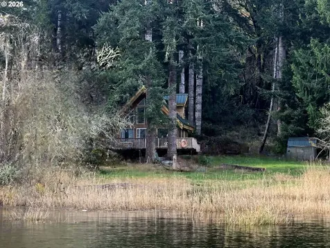 3117 S Tenmile Lakeside OR 97449