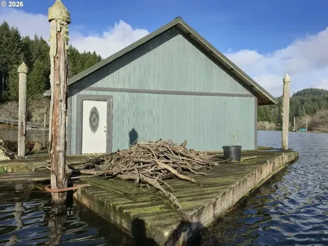 3117 S Tenmile Lakeside OR 97449